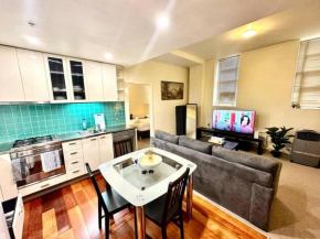 Spacious 2BR Melbourne Haven Free Parking